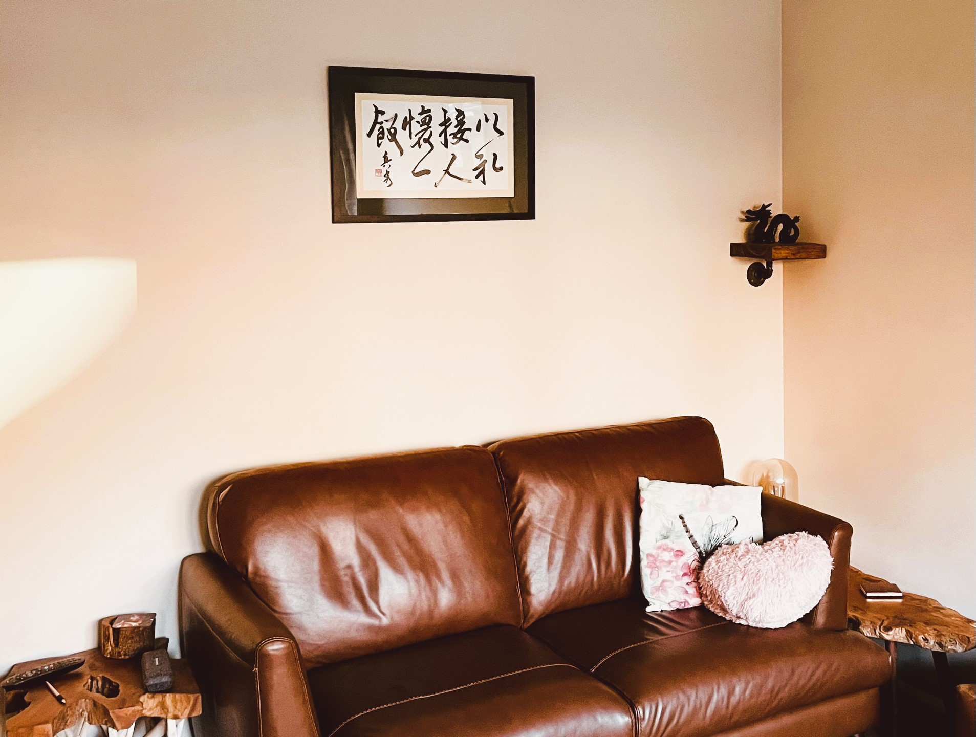 A sitting room with calligraphy.